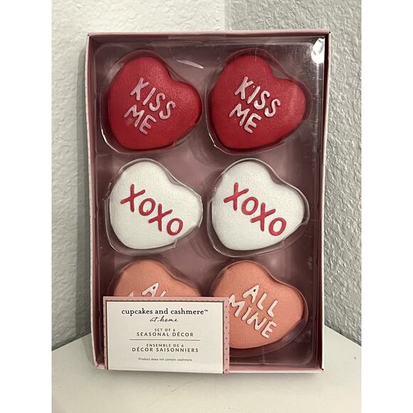 Cupcakes and Cashmere Heart Ceramic Decor KISS ME, XOXO Valentine's - Picture 1 of 2